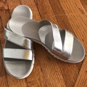 NIB Cole Haan Silver ZEROGRAND 2 Strap women’s Sandals Size 9 B